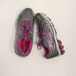 Aasics Gel Sneakers - size 7.5 - good condition